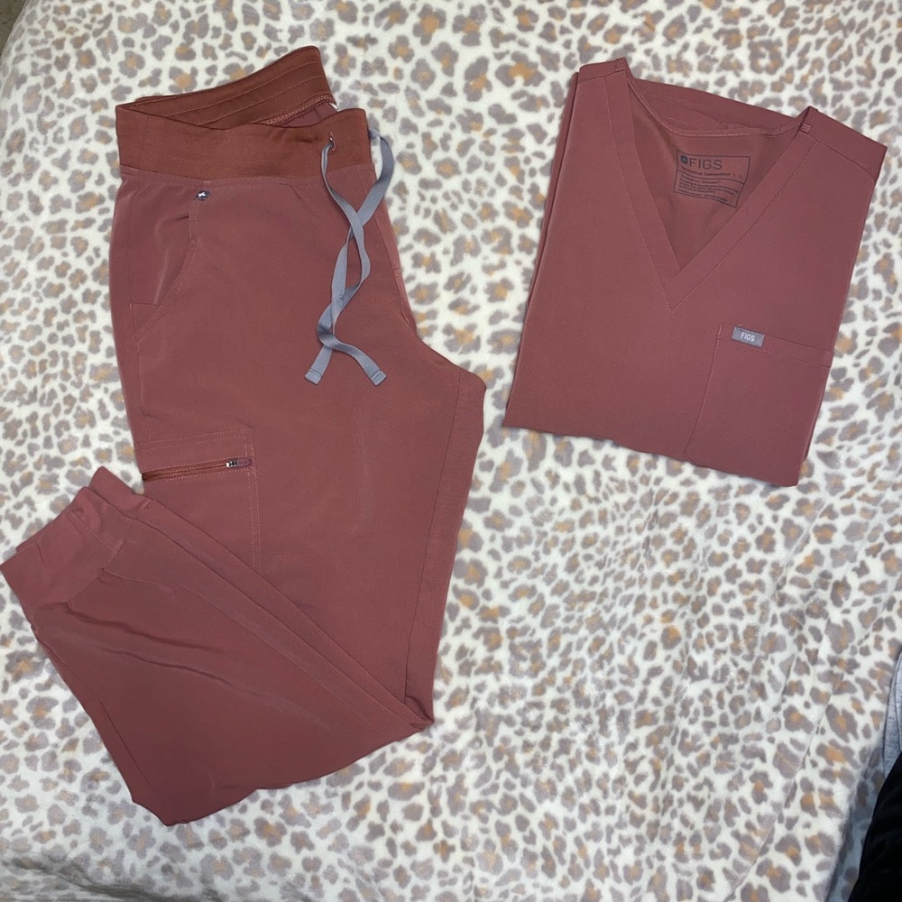 Large Mauve FIGS Scrub Set